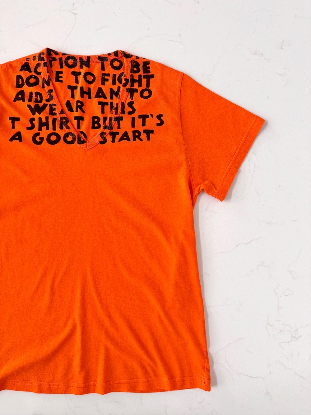 ✨𝙷𝚘𝚜𝚝 𝙿𝚒𝚌𝚔✨Maison Martin Margiela AIDES Charity V-Neck T-Shirt, S
